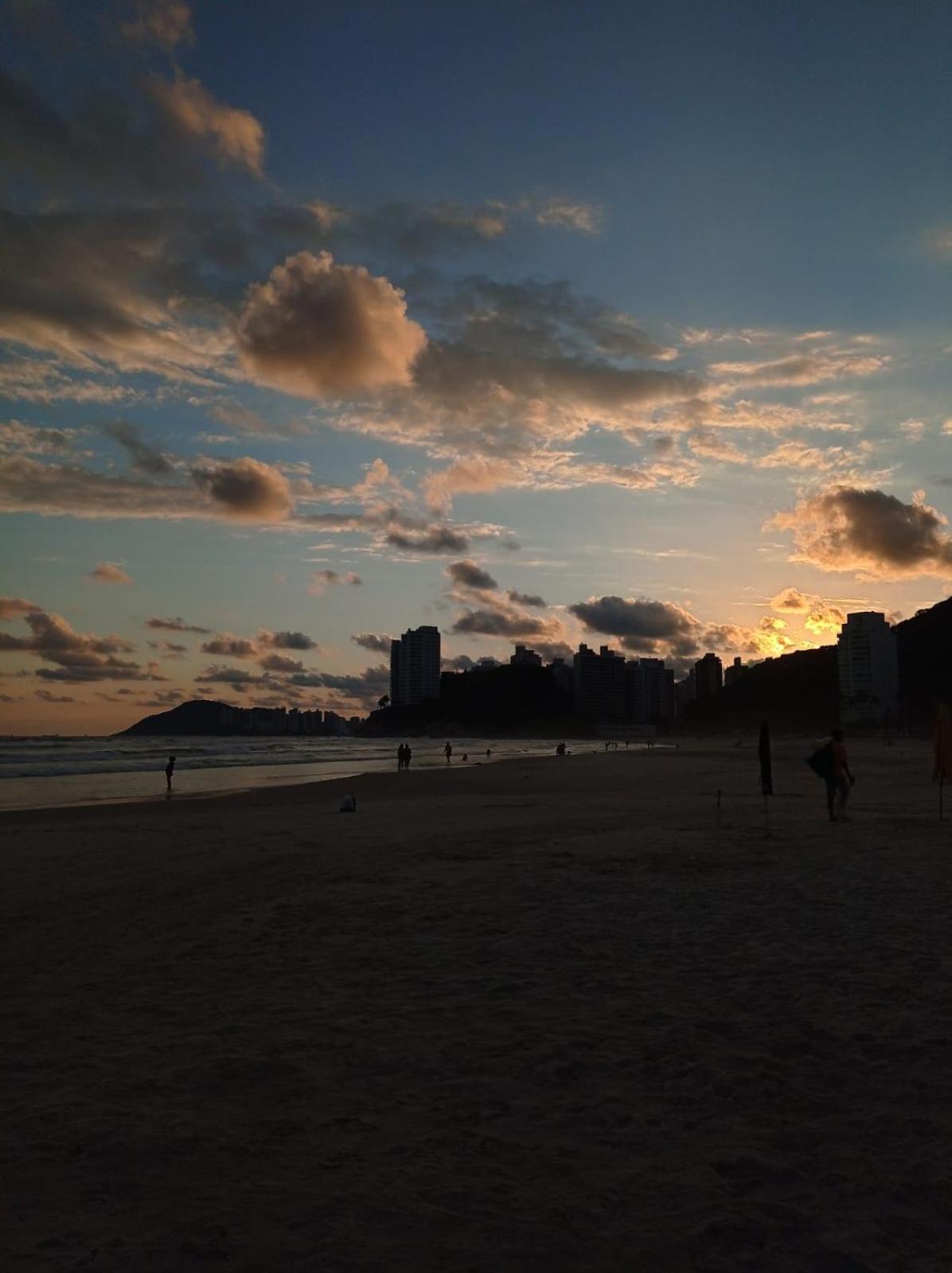 Apartamento Com Estacionamento, Wi-Fi, Ar Condicionado A 300 Metros Da Praia Da Enseada No Guaruja. Zewnętrze zdjęcie